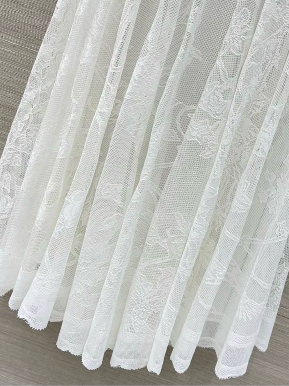 Dior Elegant White Lace A-Line Skirt - Picture 4 of 6